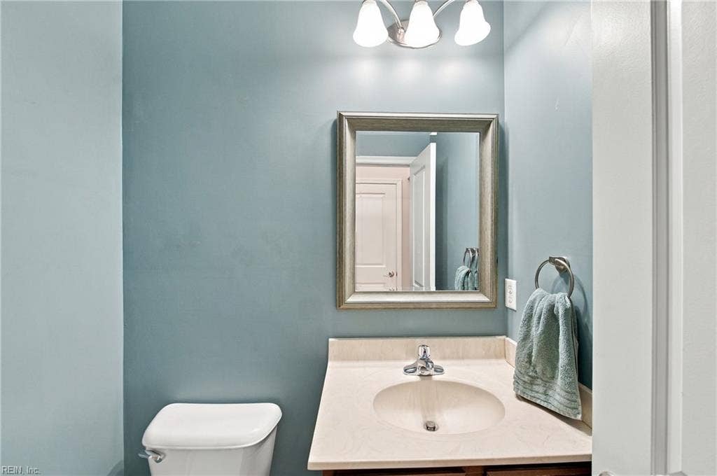 4512 Turnworth Arch, Virginia Beach, VA 23456 Half bath