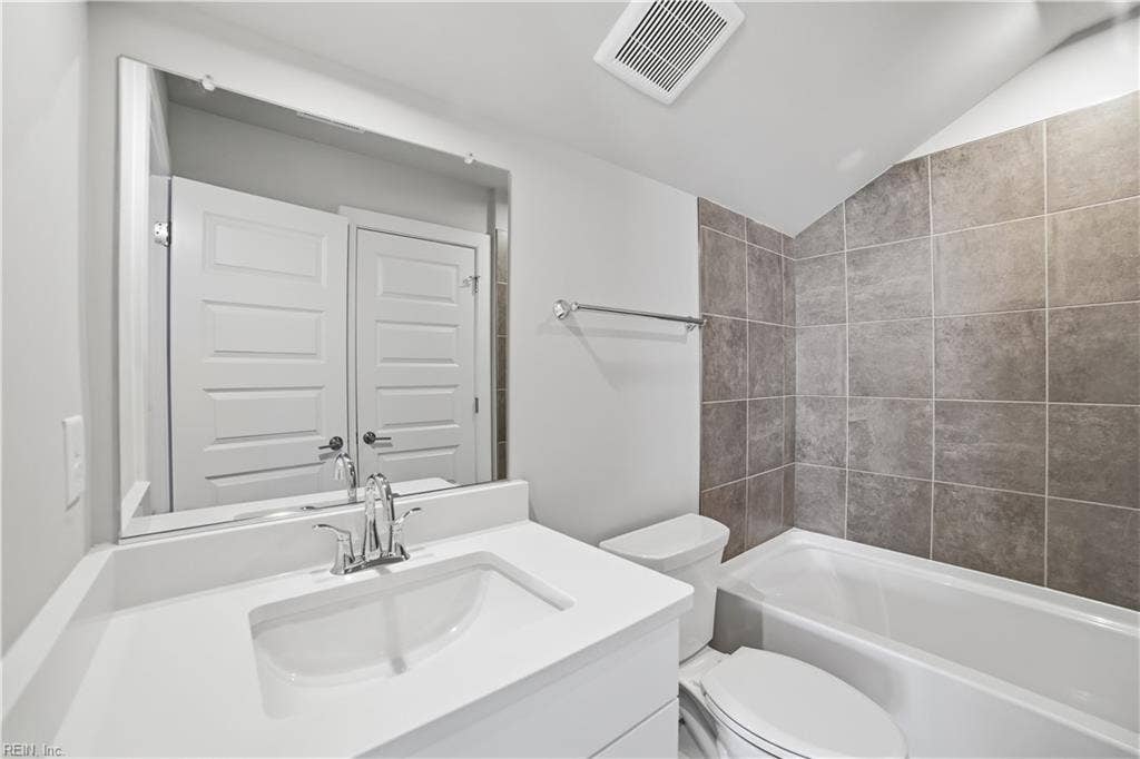 * 2nd Floor Bathroom