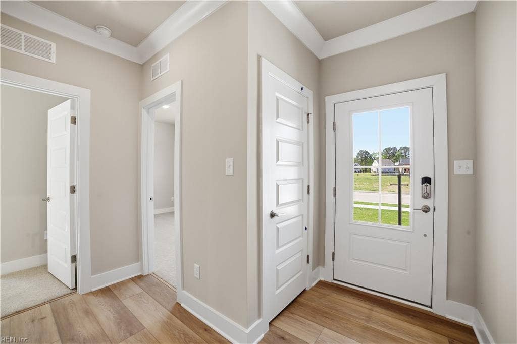 * Entry / Flyer leading to Bedrooms 2 & 3 and Guest Bathroom