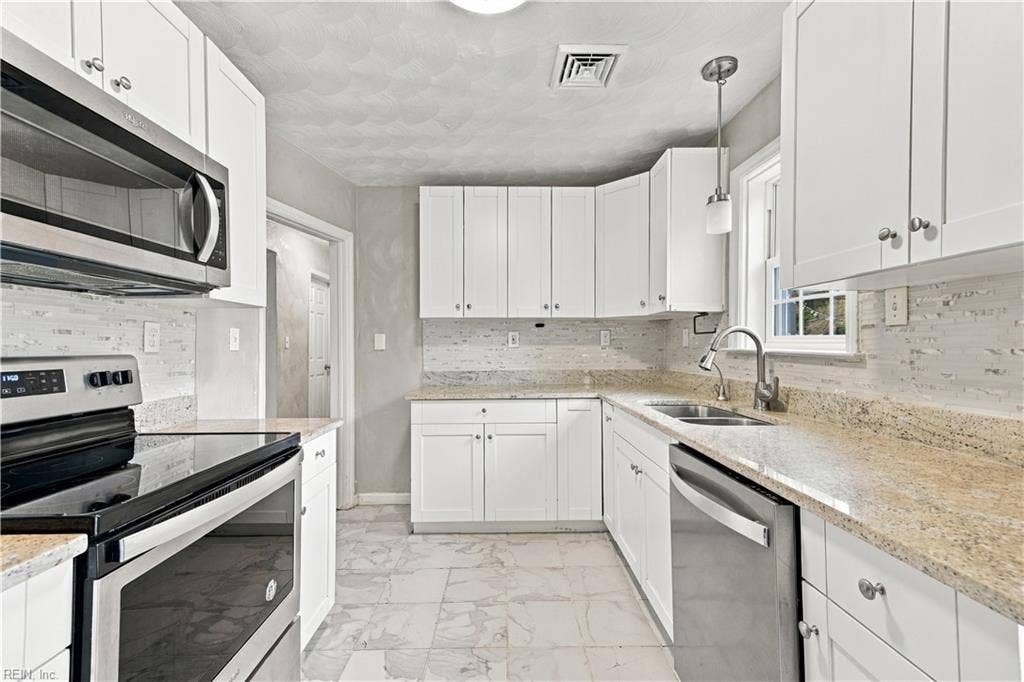 3452 W Bonner Drive, Norfolk, VA 23513 3452 W Bonner Drive, Norfolk, VA 23513