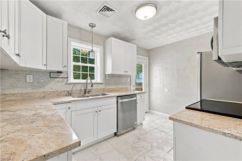 3452 W Bonner Drive, Norfolk, VA 23513 3452 W Bonner Drive, Norfolk, VA 23513