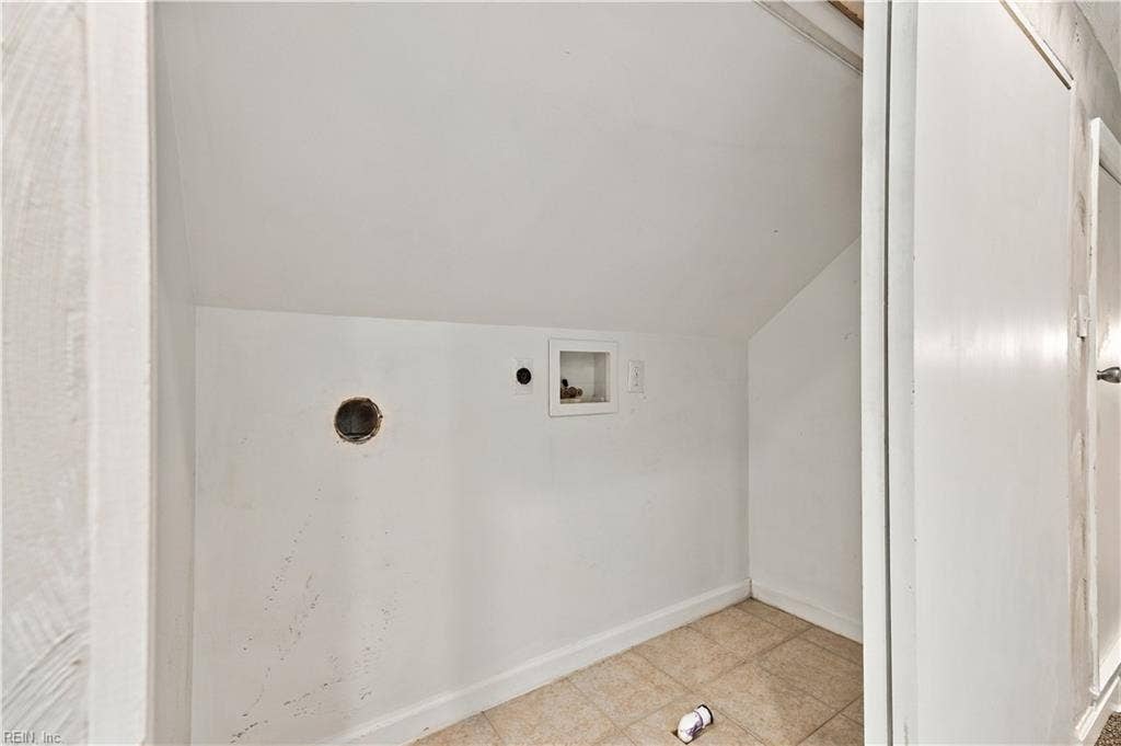 3452 W Bonner Drive, Norfolk, VA 23513 Laundry area