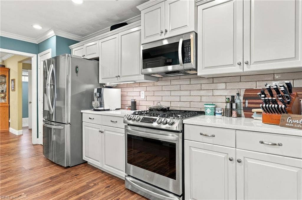 5580 Arboretum Avenue, Virginia Beach, VA 23455 SS appliances
