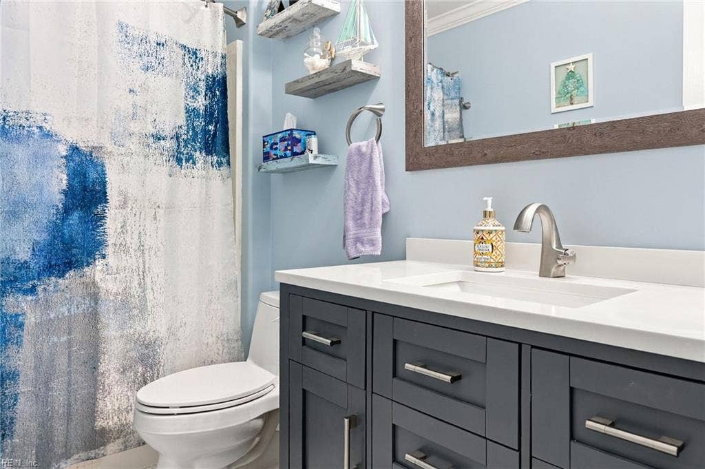 5580 Arboretum Avenue, Virginia Beach, VA 23455 Full bath upstairs
