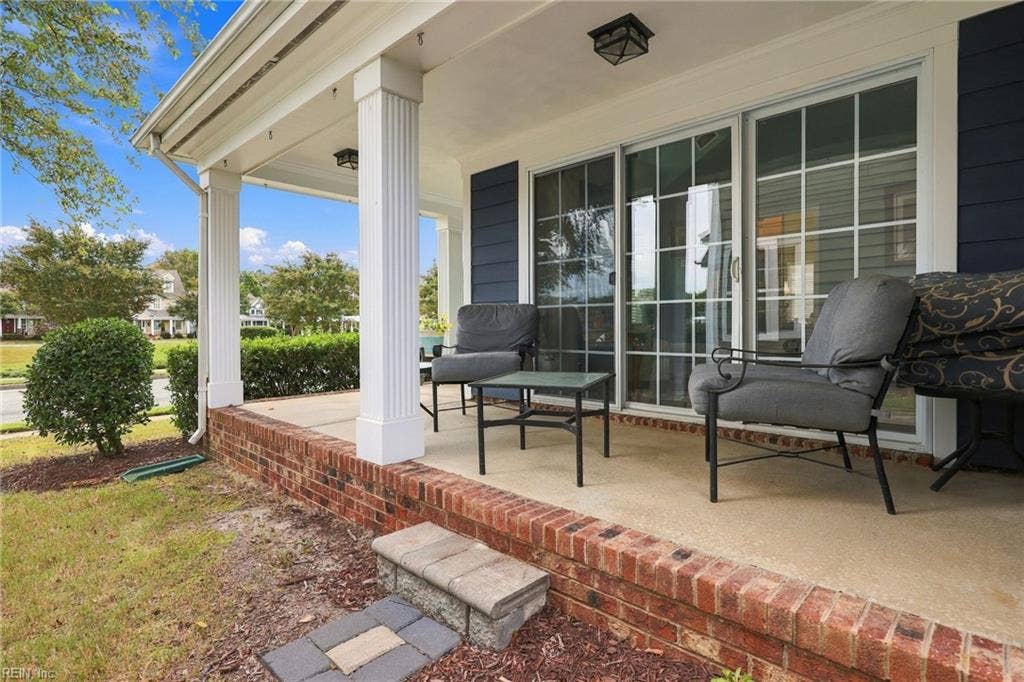 5580 Arboretum Avenue, Virginia Beach, VA 23455 Side porch