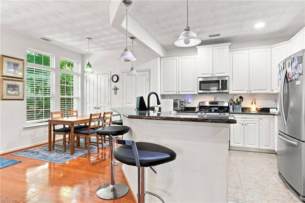 5428 Season Lane, Sajo Farm, Virginia Beach, VA 23455 Eat in kitchen