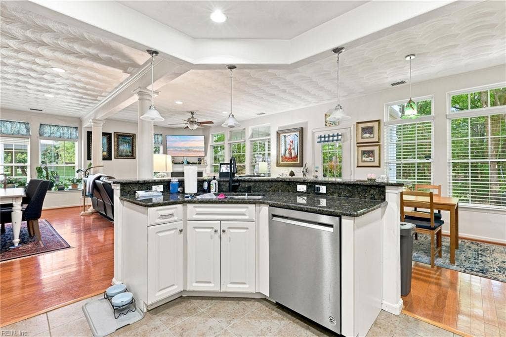 5428 Season Lane, Sajo Farm, Virginia Beach, VA 23455 Spacious kitchen