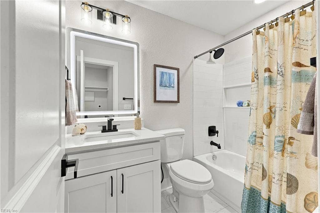 1405 Salton Drive, Chesapeake, VA 23325 Hallway Bath