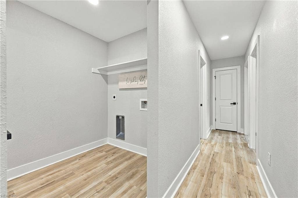 1405 Salton Drive, Chesapeake, VA 23325 Laundry Room