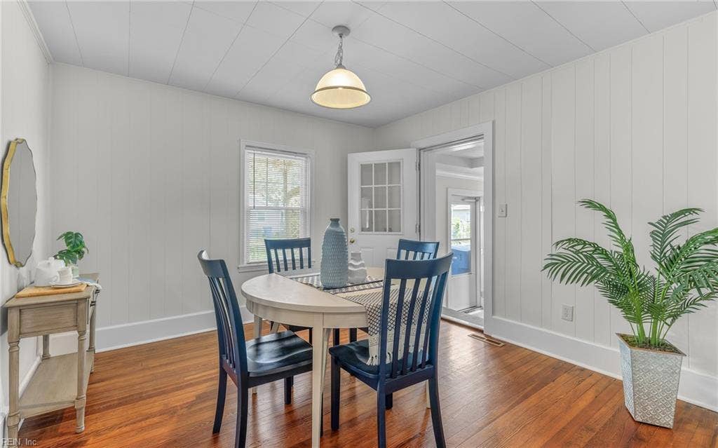 317 George Washington Highway S, Chesapeake, VA 23323 Hardwood floors and multiple windows give the dining room a bright, classic feel.