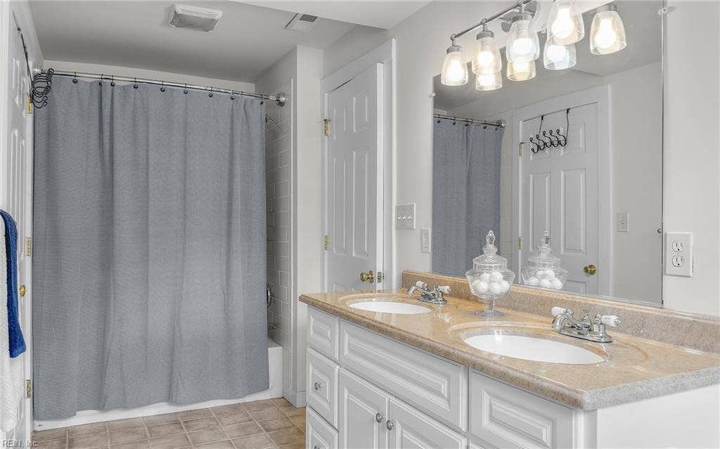 317 George Washington Highway S, Chesapeake, VA 23323 Double sinks and a tiled tub/shower help make the upstairs bath functional and easy to share.