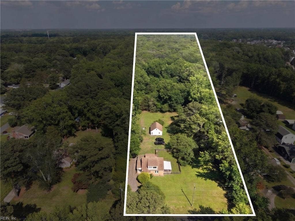 317 George Washington Highway S, Chesapeake, VA 23323 Welcome to 317 George Washington Hwy S! Room to breathe with approximately 5 acres! A beautiful home, detached garage/workshop, open yard, and wooded acreage extending well beyond the improvements.
