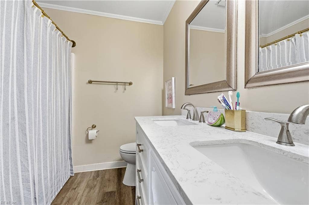 324 Lakeland Drive, Hampton, VA 23669 Guest Bathroom