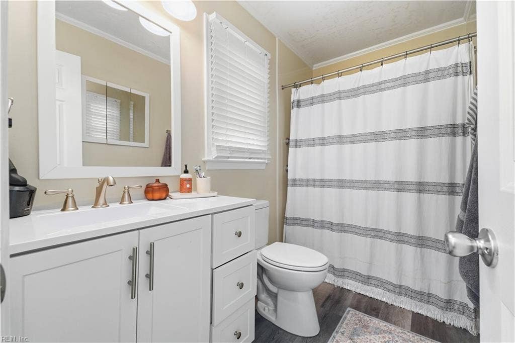324 Lakeland Drive, Hampton, VA 23669 Primary Bathroom