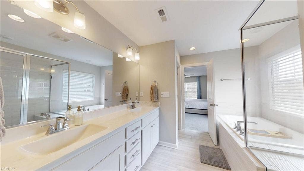 129 Manor Drive, Carrollton, VA 23314 Primary bath/jacuzzi tub (2nd floor)