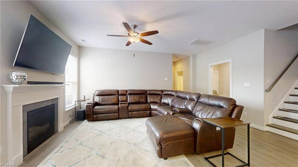 129 Manor Drive, Carrollton, VA 23314 Living room
