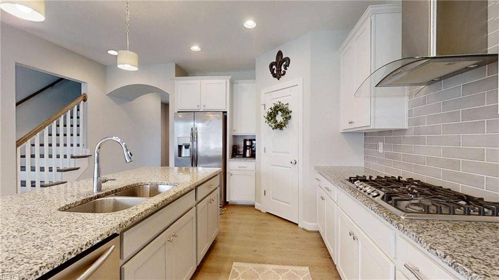 129 Manor Drive, Carrollton, VA 23314 Kitchen gas stove