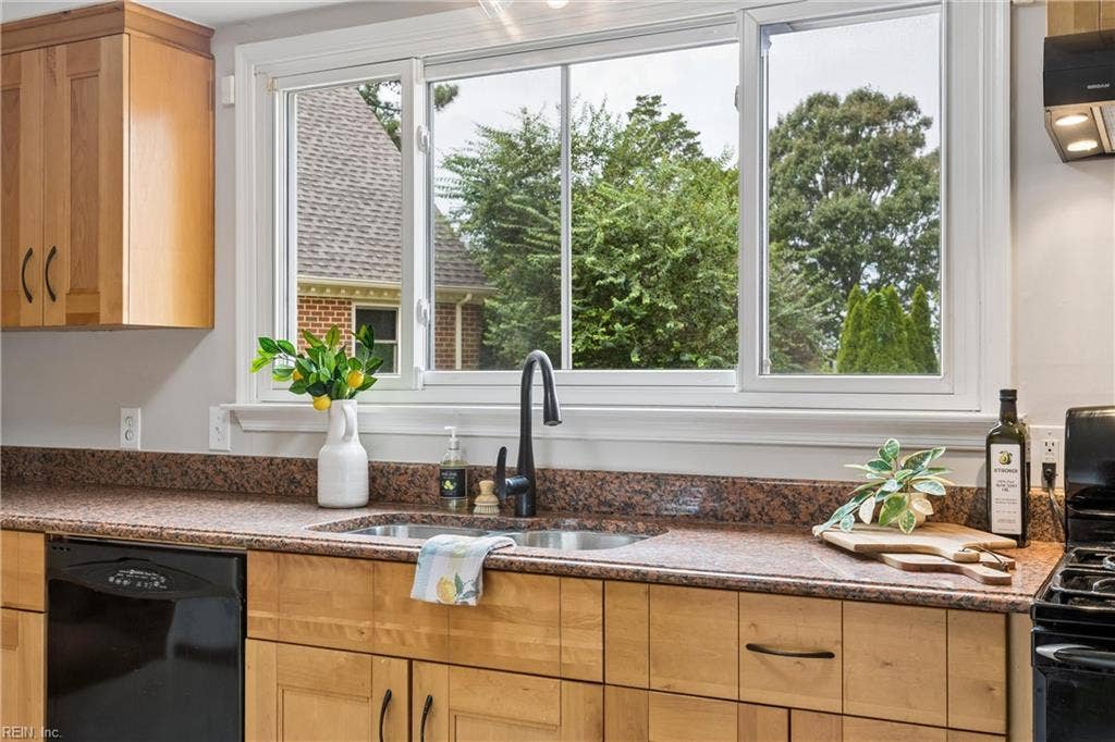 92 OAKVILLE Drive, Hampton, VA 23669