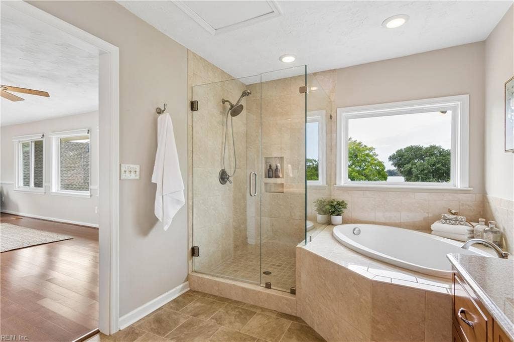 92 OAKVILLE Drive, Hampton, VA 23669