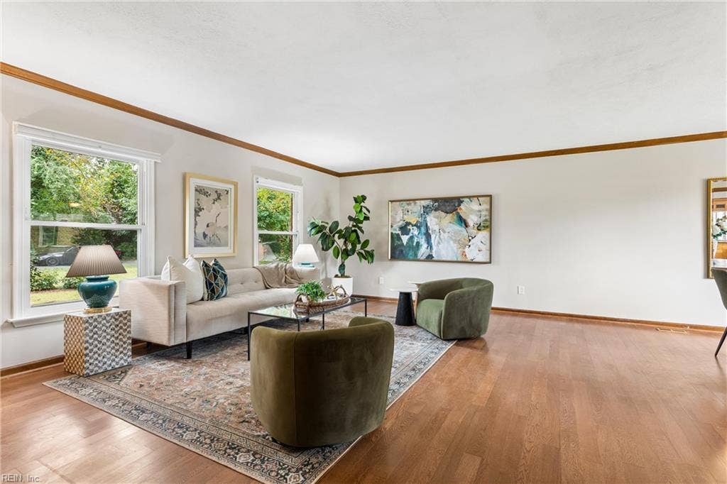 LARGE LIVING AREA