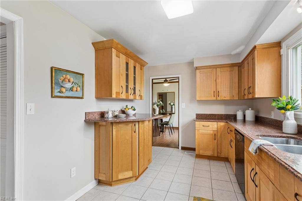92 OAKVILLE Drive, Hampton, VA 23669