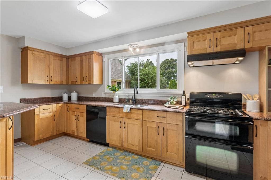 92 OAKVILLE Drive, Hampton, VA 23669