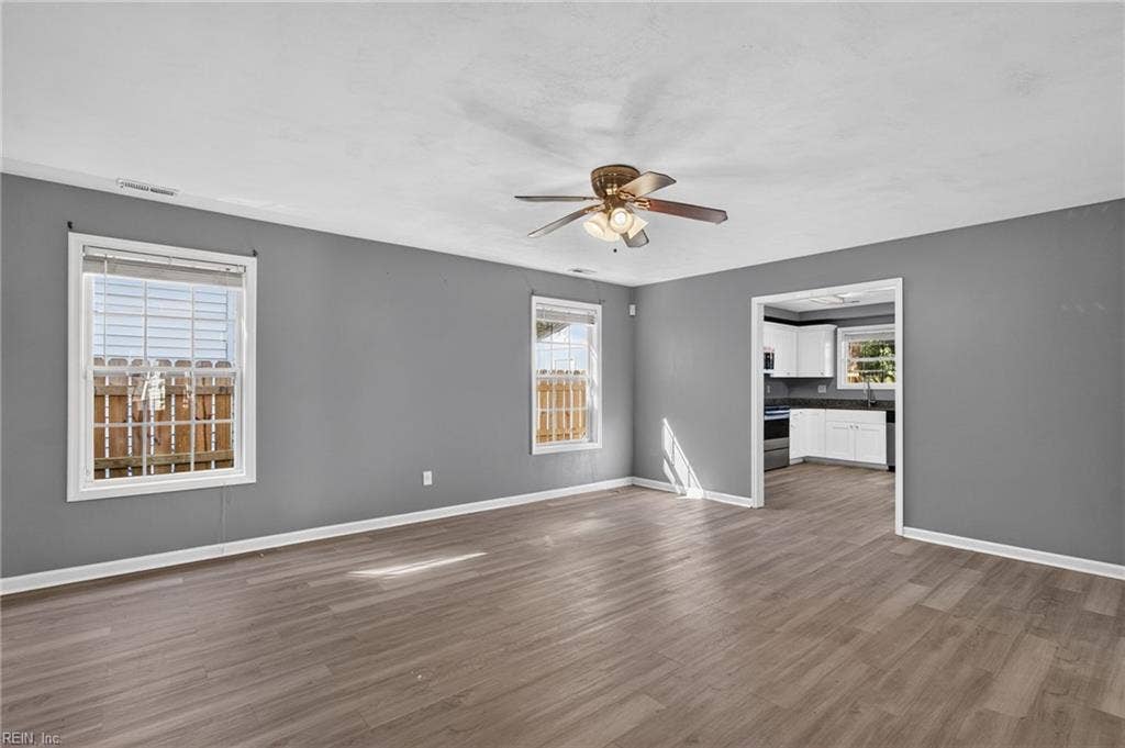 3115 SAINT MIHIEL Avenue, Lafayette Annex, Norfolk, VA 23509 living room flows into kitchen