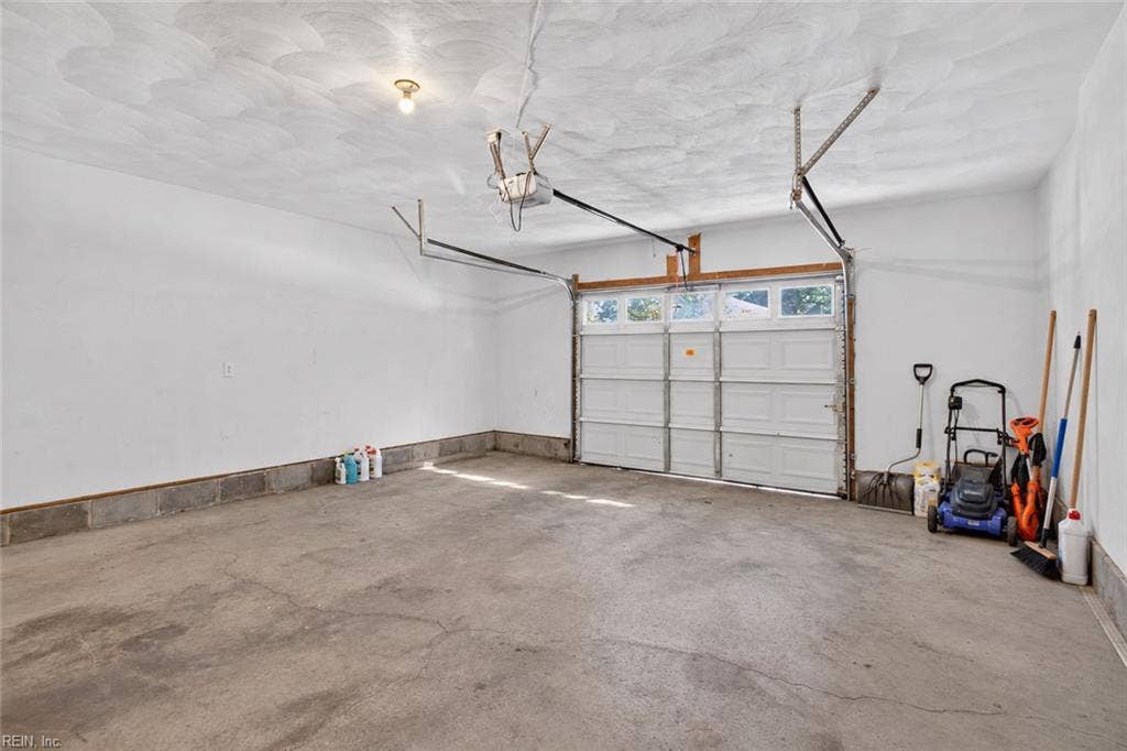 3115 SAINT MIHIEL Avenue, Lafayette Annex, Norfolk, VA 23509 spacious garage
