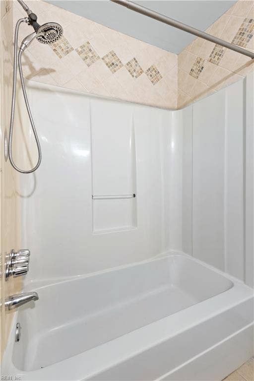 3964 Roebling Lane, Virginia Beach, VA 23452 Upstairs full bath