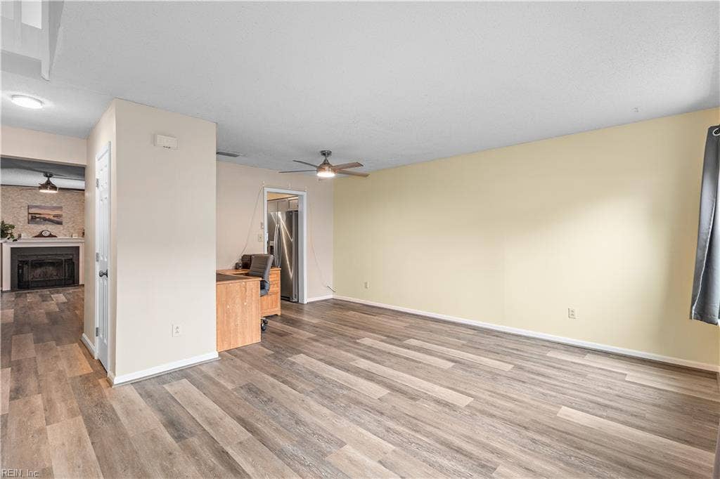 3964 Roebling Lane, Virginia Beach, VA 23452 Front entry family room/den