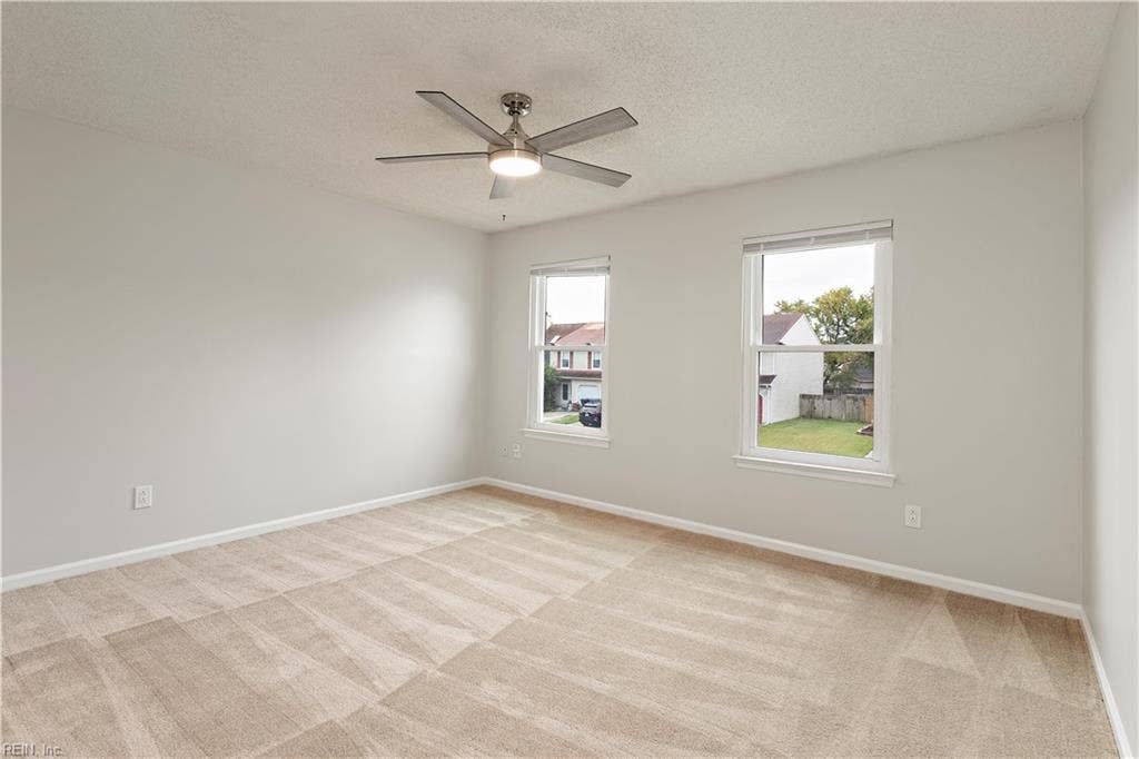 3964 Roebling Lane, Virginia Beach, VA 23452 Huge primary bedroom upstairs