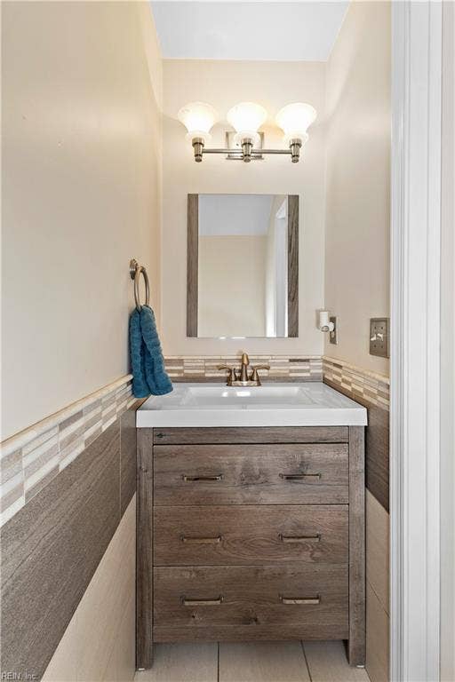3964 Roebling Lane, Virginia Beach, VA 23452 Downstairs half bath