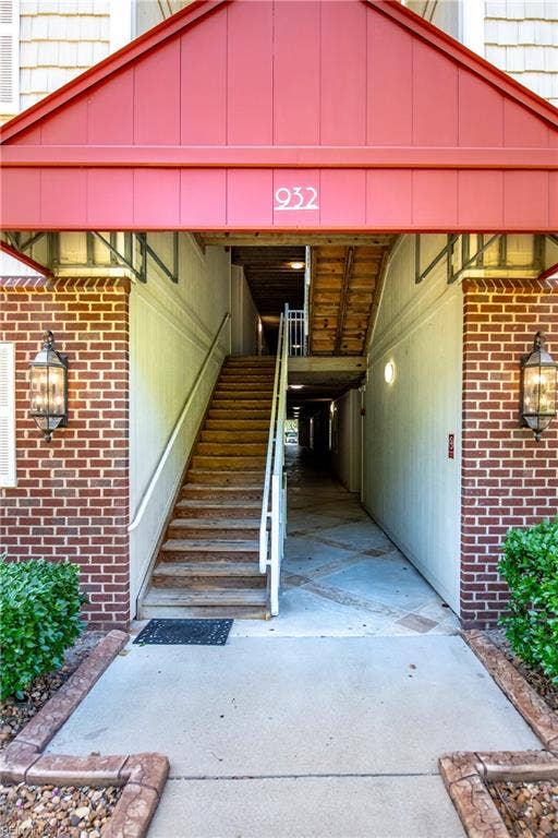 932 Southmoor Drive, #305, Virginia Beach, VA 23455