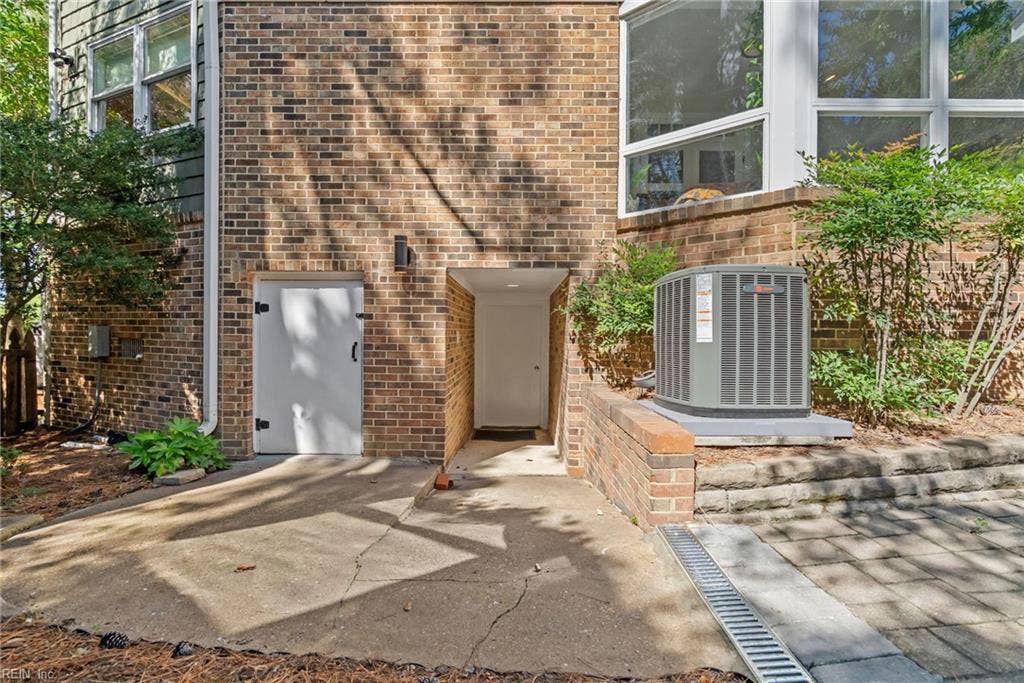 2031 Ridge End Road, Virginia Beach, VA 23454 Entrance to basement apartment