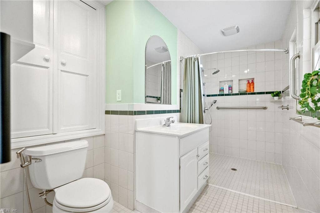 2031 Ridge End Road, Virginia Beach, VA 23454 Accessible ensuite to bedroom #1