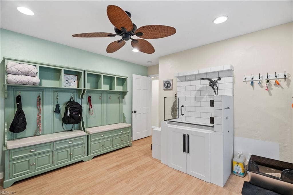 2031 Ridge End Road, Virginia Beach, VA 23454 Mudroom/Laundry room