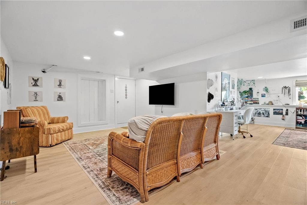 2031 Ridge End Road, Virginia Beach, VA 23454 2031 Ridge End Road, Virginia Beach, VA 23454