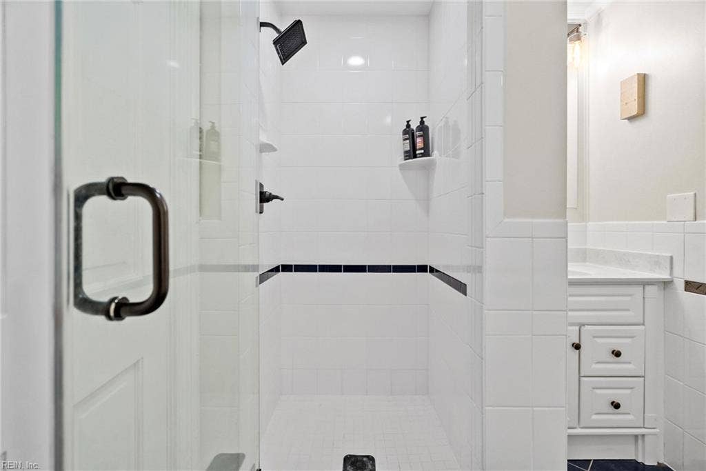2031 Ridge End Road, Virginia Beach, VA 23454 Hall bathroom in same wing as bedrooms #1, #2 and #3