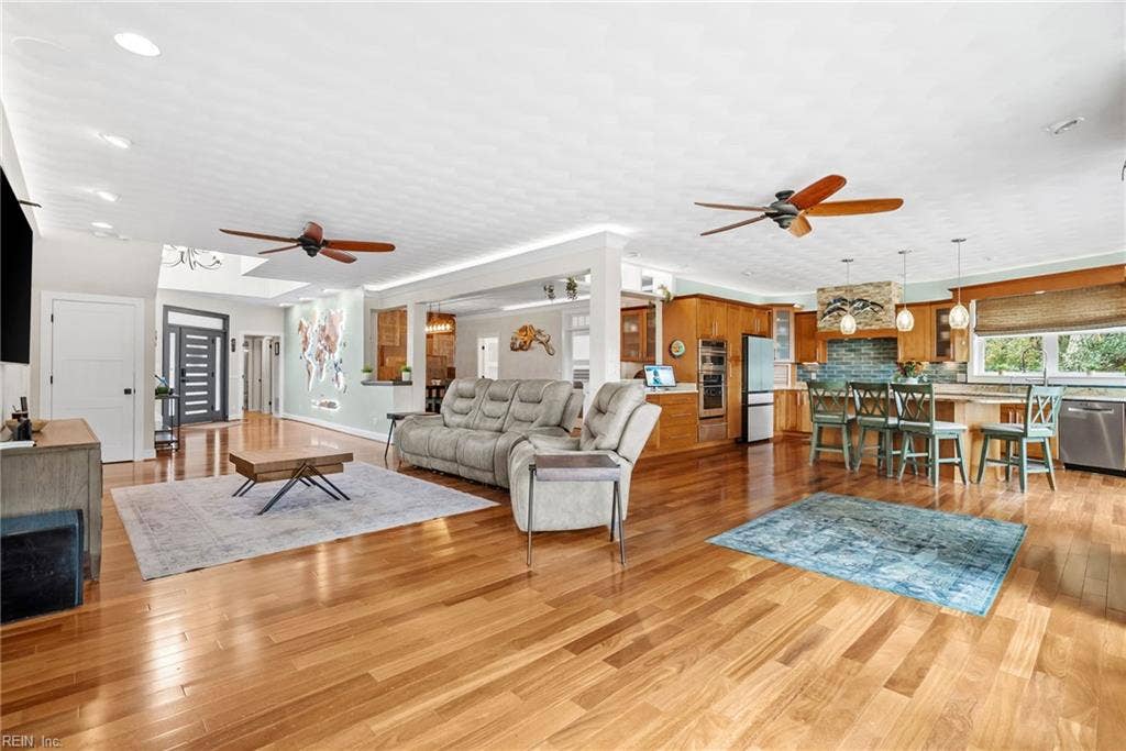 2031 Ridge End Road, Virginia Beach, VA 23454 Family room