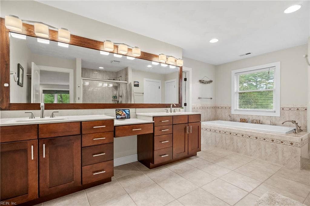 2031 Ridge End Road, Virginia Beach, VA 23454 Primary bathroom