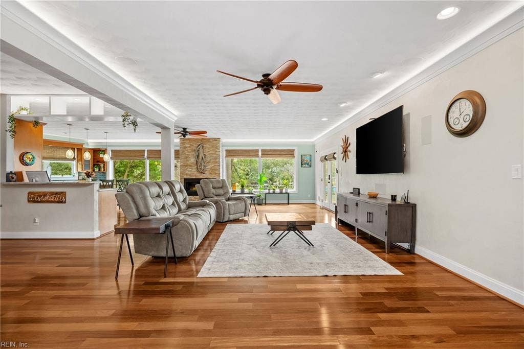 2031 Ridge End Road, Virginia Beach, VA 23454 Family room