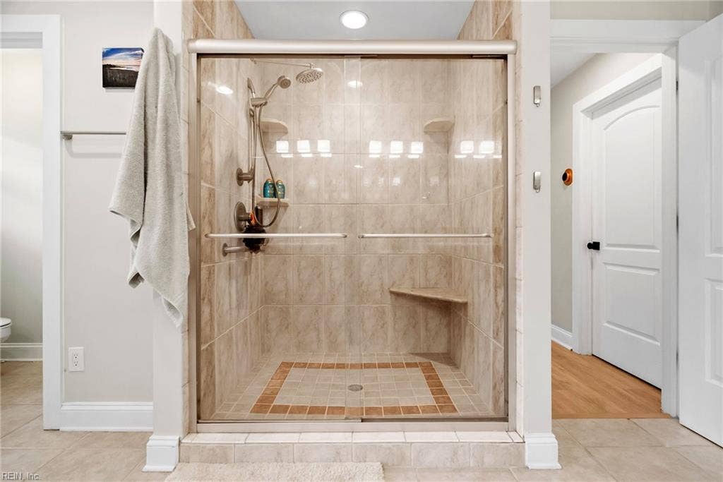 2031 Ridge End Road, Virginia Beach, VA 23454 Primary bathroom