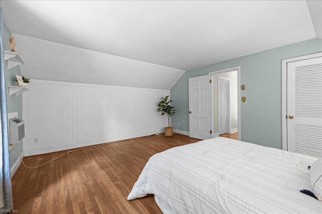Upstairs Primary Bedroom