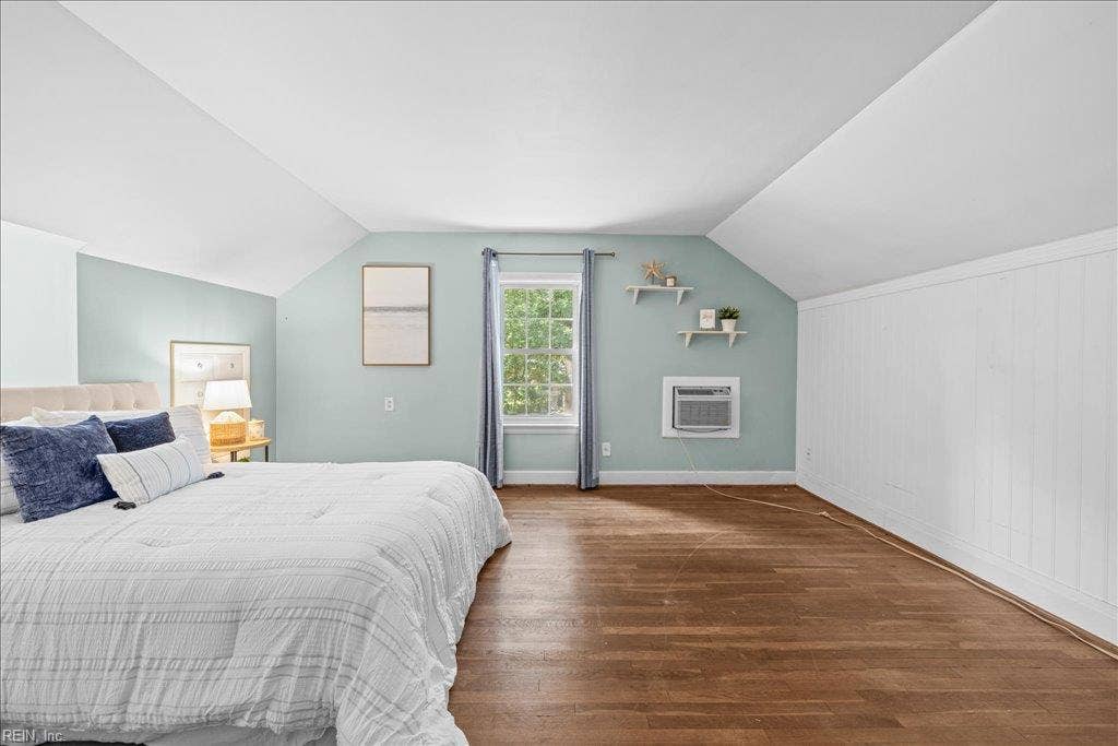 Upstairs Primary Bedroom