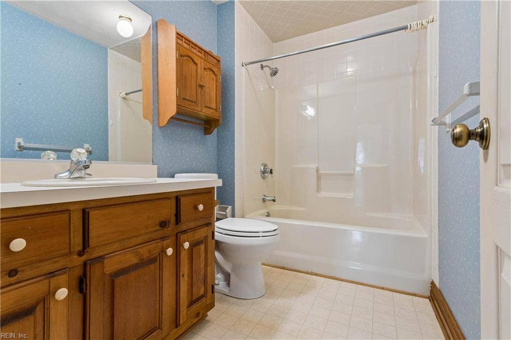 423 Las Gaviotas Boulevard, Chesapeake, VA 23322 423 Las Gaviotas Boulevard, Chesapeake, VA 23322