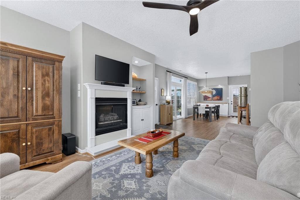 1817 Riddlesworth Drive, Virginia Beach, VA 23456 1817 Riddlesworth Drive, Virginia Beach, VA 23456