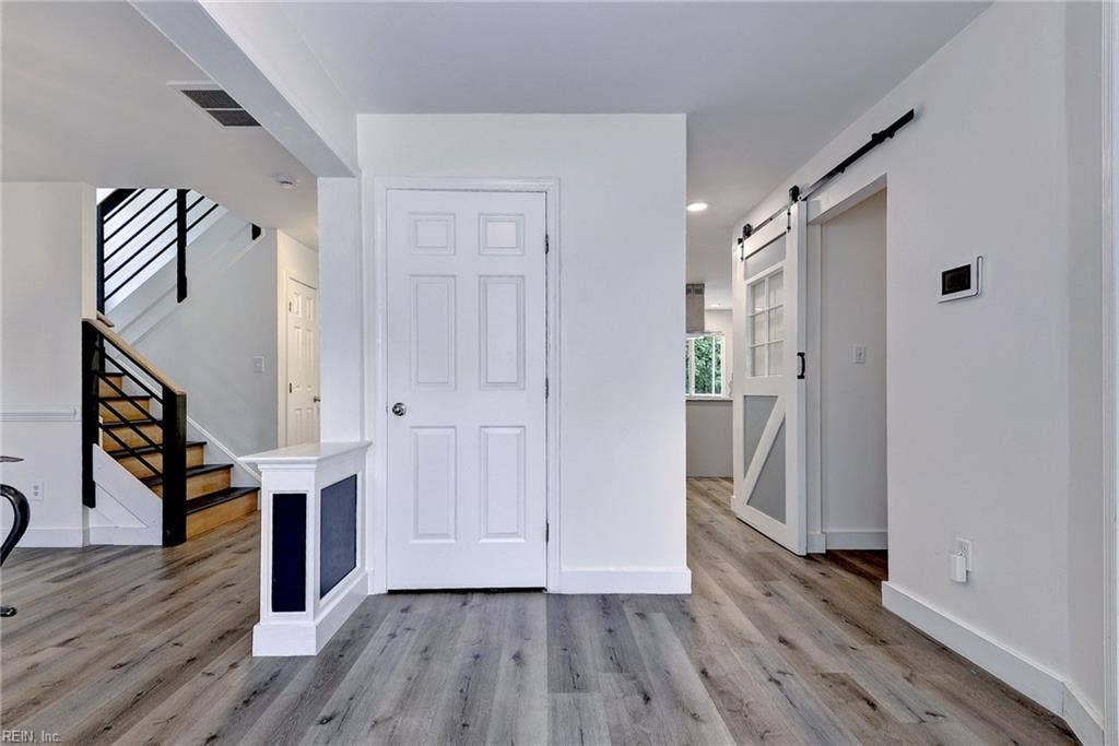 309 High Point Road, Williamsburg, VA 23185 LVP Flooring