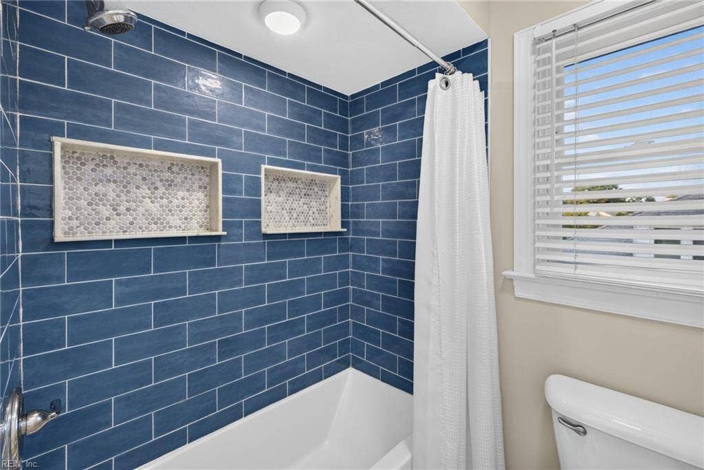 Beautifully updated full bathroom tub/shower.
