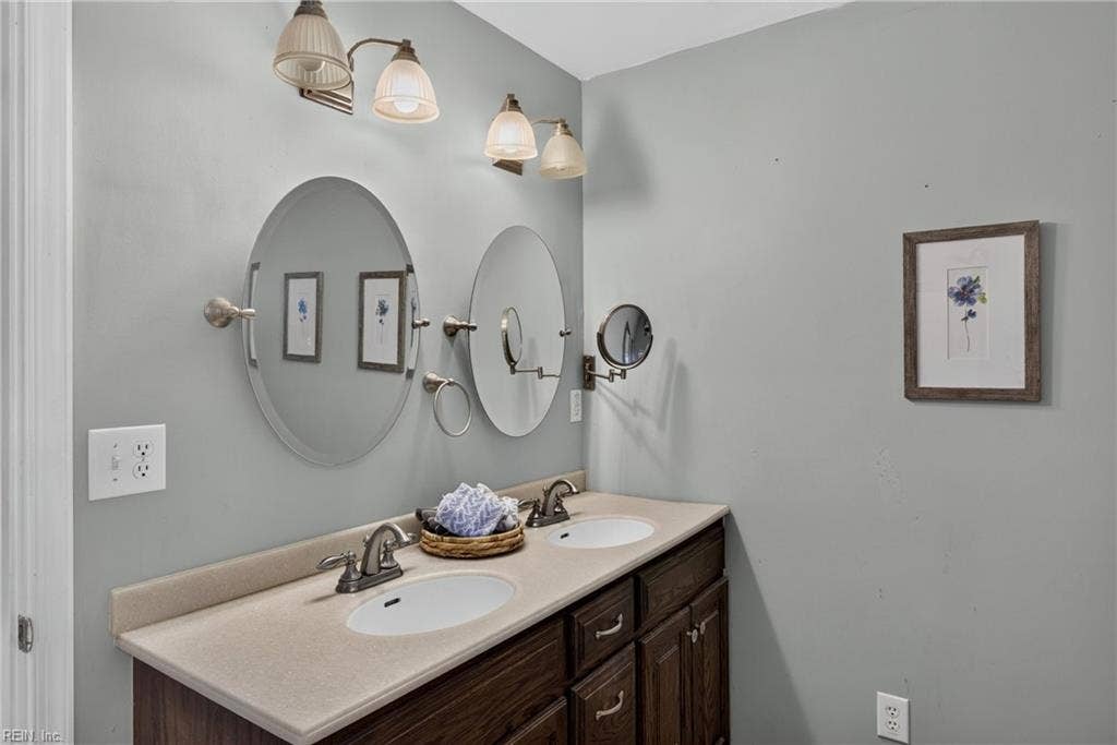 9 Baywood Lane, Portsmouth, VA 23701 Dual Sinks in Primary