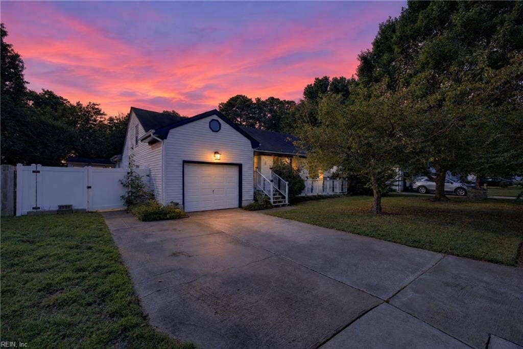 9 Baywood Lane, Portsmouth, VA 23701 Welcome to 9 Baywood Lane